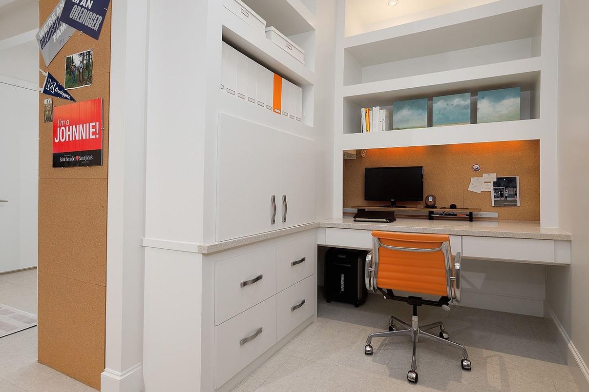 Home Office, Interior