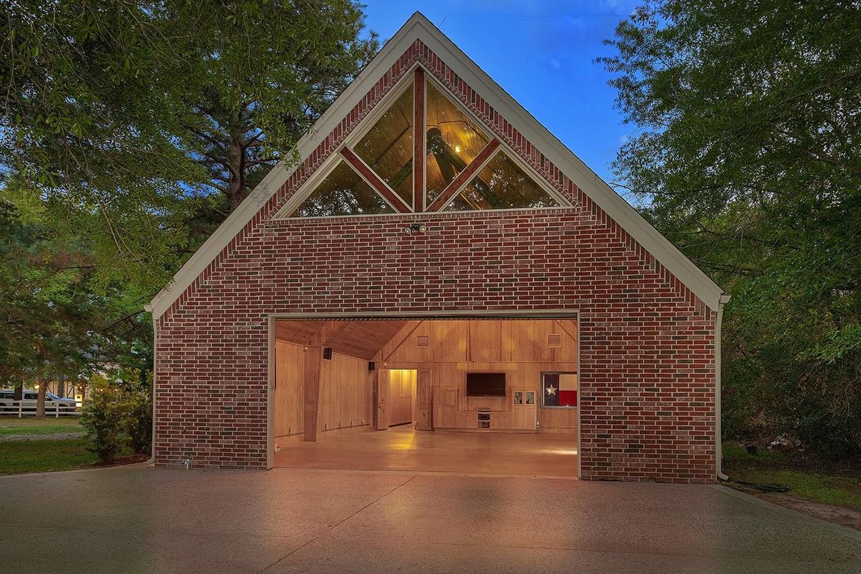 Exterior, Facade, Brick Facade, Brick Traditional