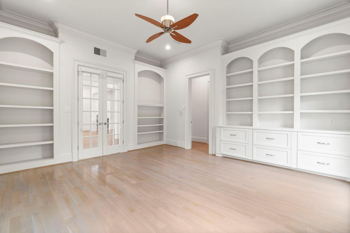 Empty room, Interior, Recessed Lighting, Walk-in Closets, Wood Texture Flooring