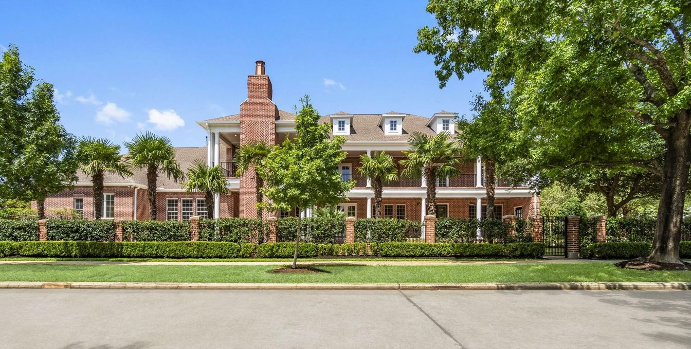 Exterior, Facade, Brick Facade, French Provincial