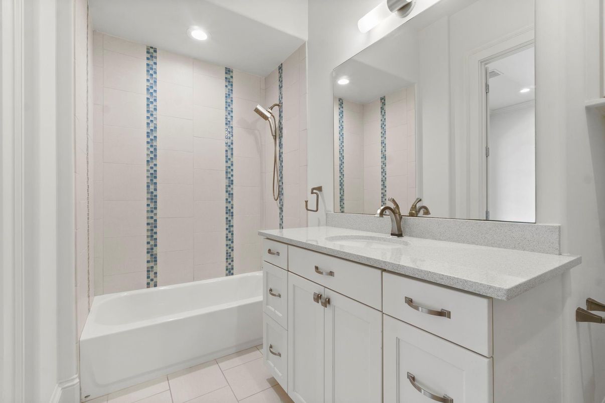 Bathroom, Dual Sink Vanities, Interior, Recessed Lighting