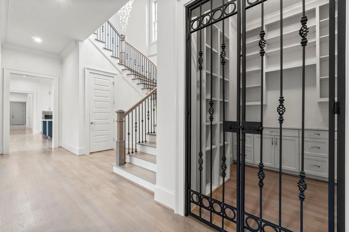 Interior, Recessed Lighting, Wood Texture Flooring