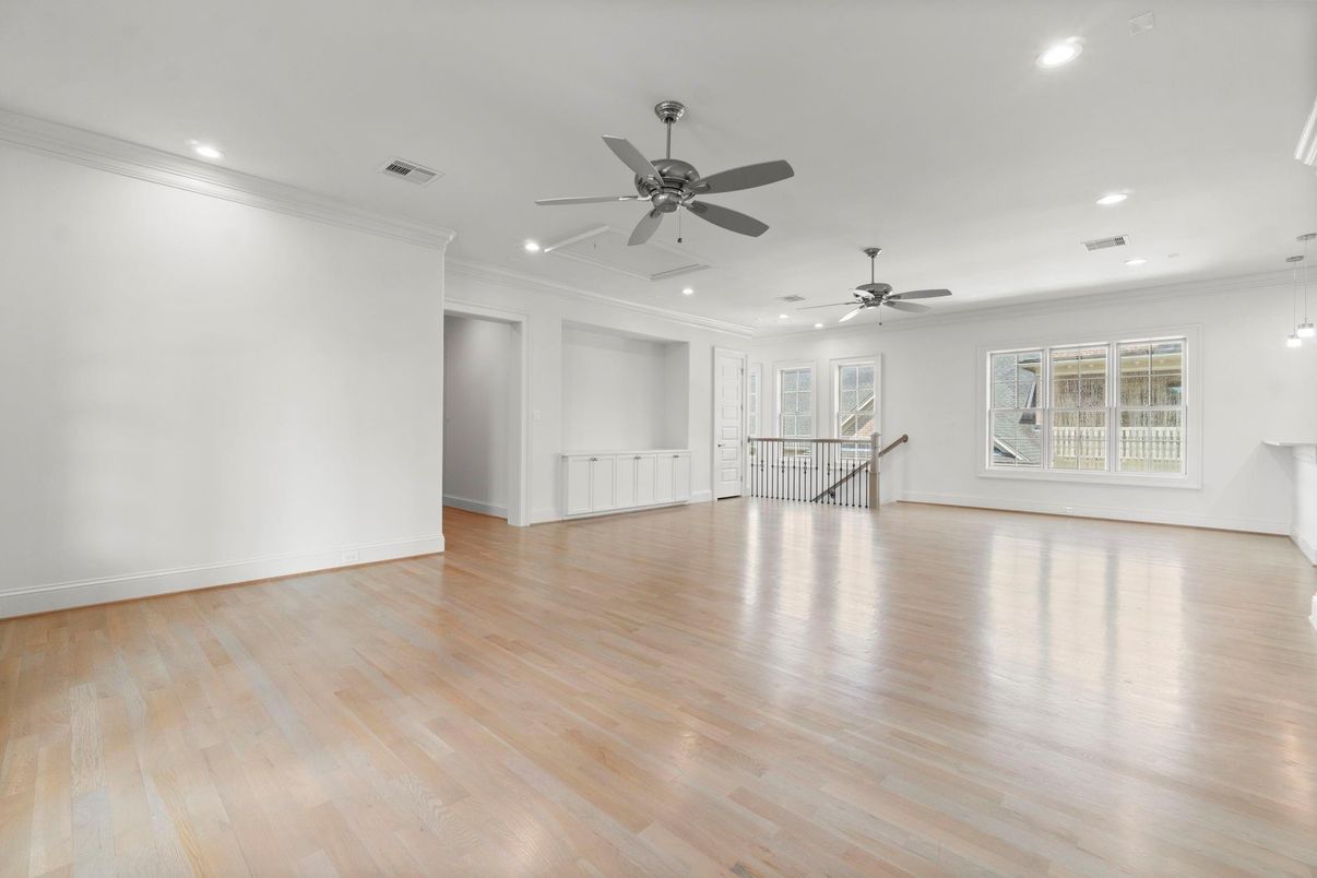Empty room, Interior, Recessed Lighting, Wood Texture Flooring