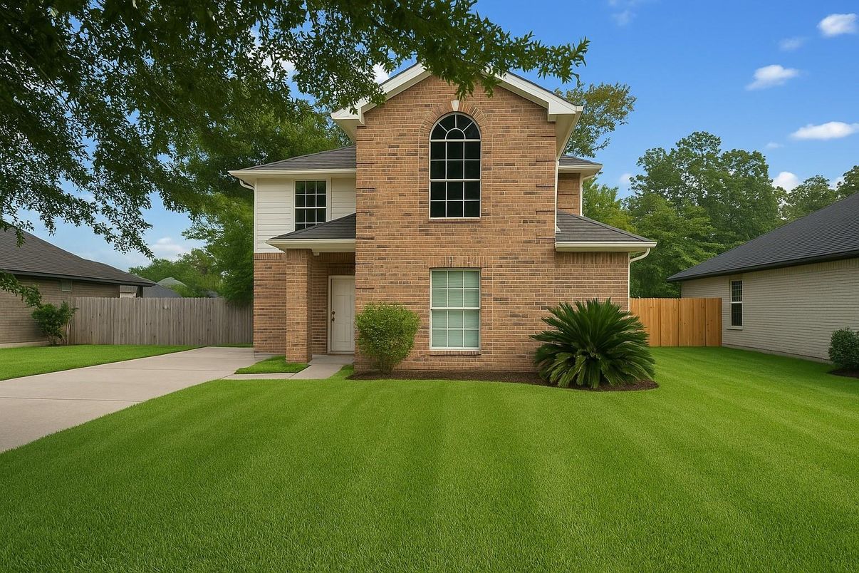 Backyard, Exterior, Facade, Brick Facade, Brick Traditional