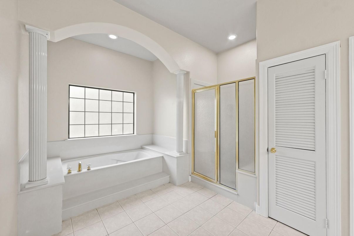 Bathroom, Interior, Recessed Lighting