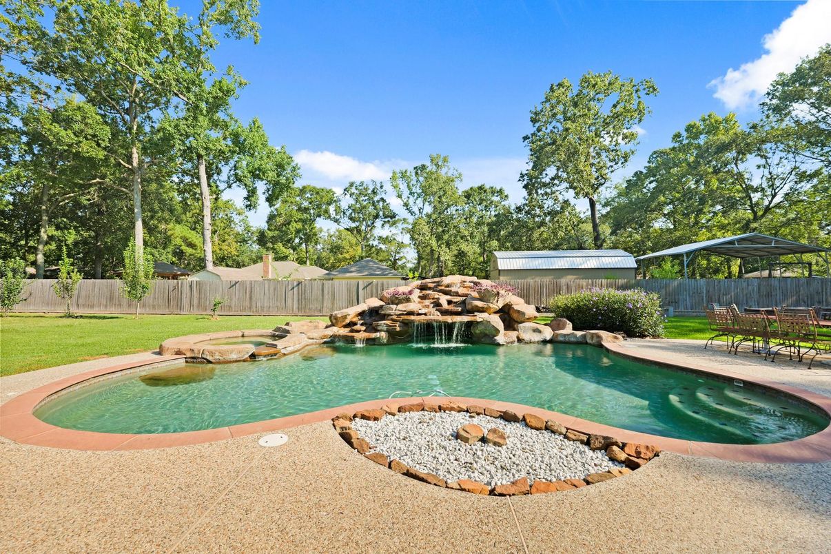 Exterior, Pool