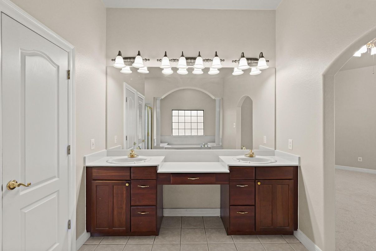 Bathroom, Dual Sink Vanities, Interior