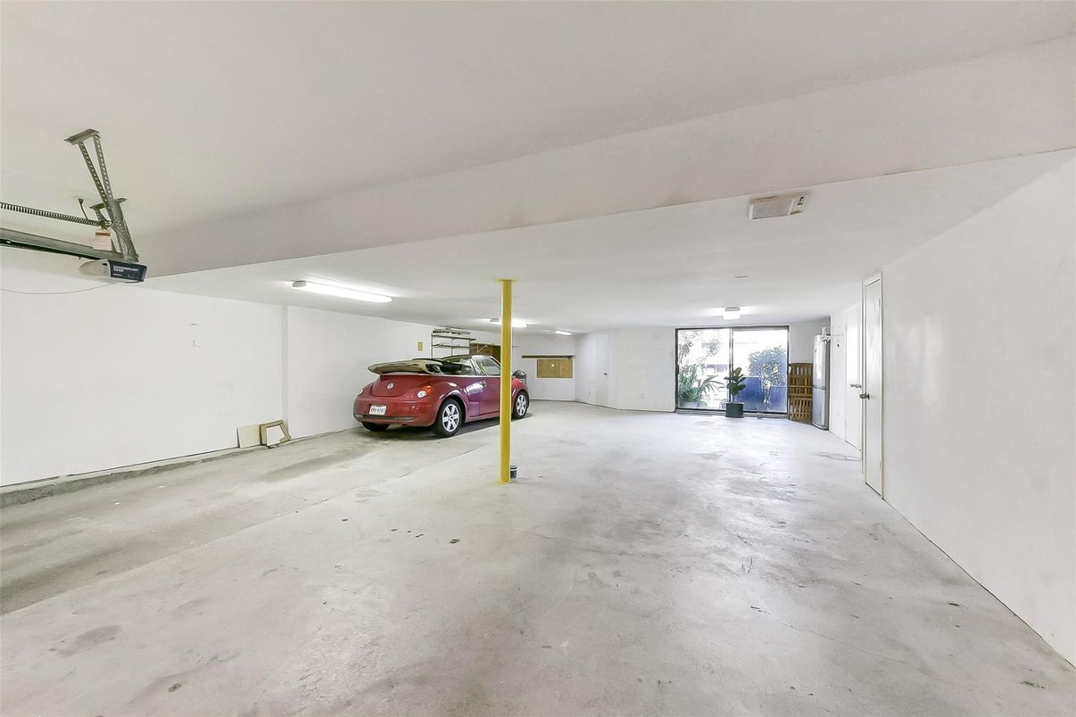 Garage, Interior