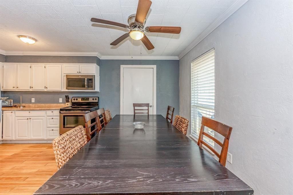 Dining room, Interior, Kitchen, Stainless Steel Appliances, Wood Texture Flooring