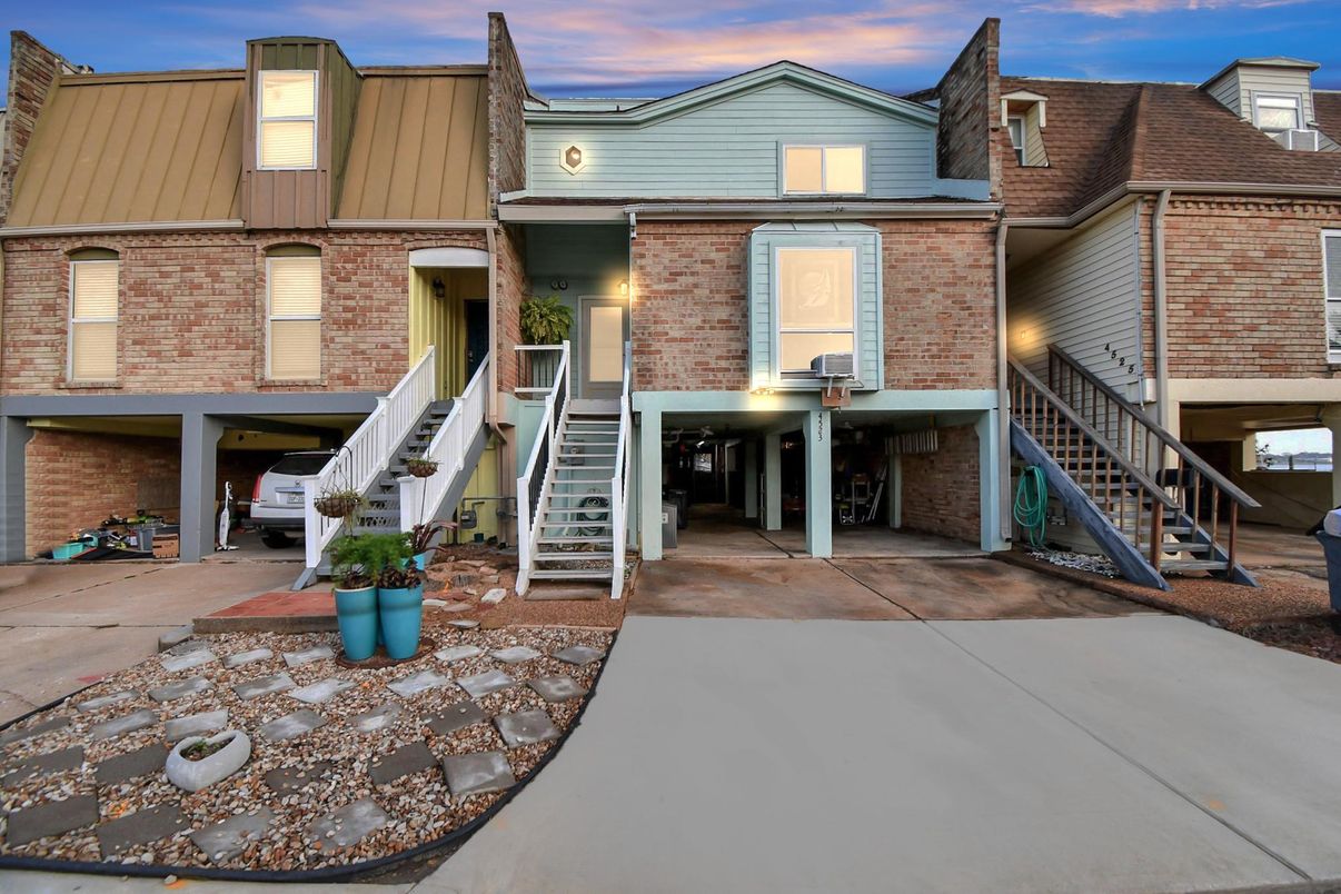 Exterior, Facade, Brick Facade, Rowhouse