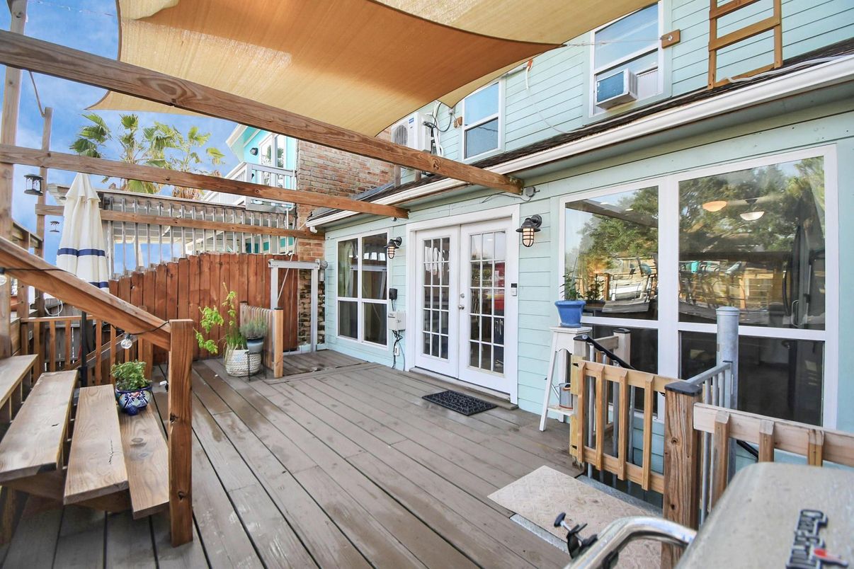 Exterior, Wood Texture Flooring