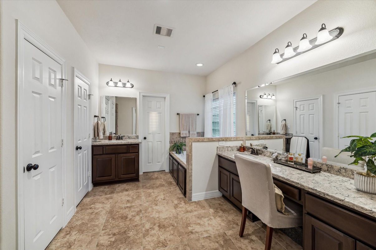 Bathroom, Dual Sink Vanities, Interior, Recessed Lighting
