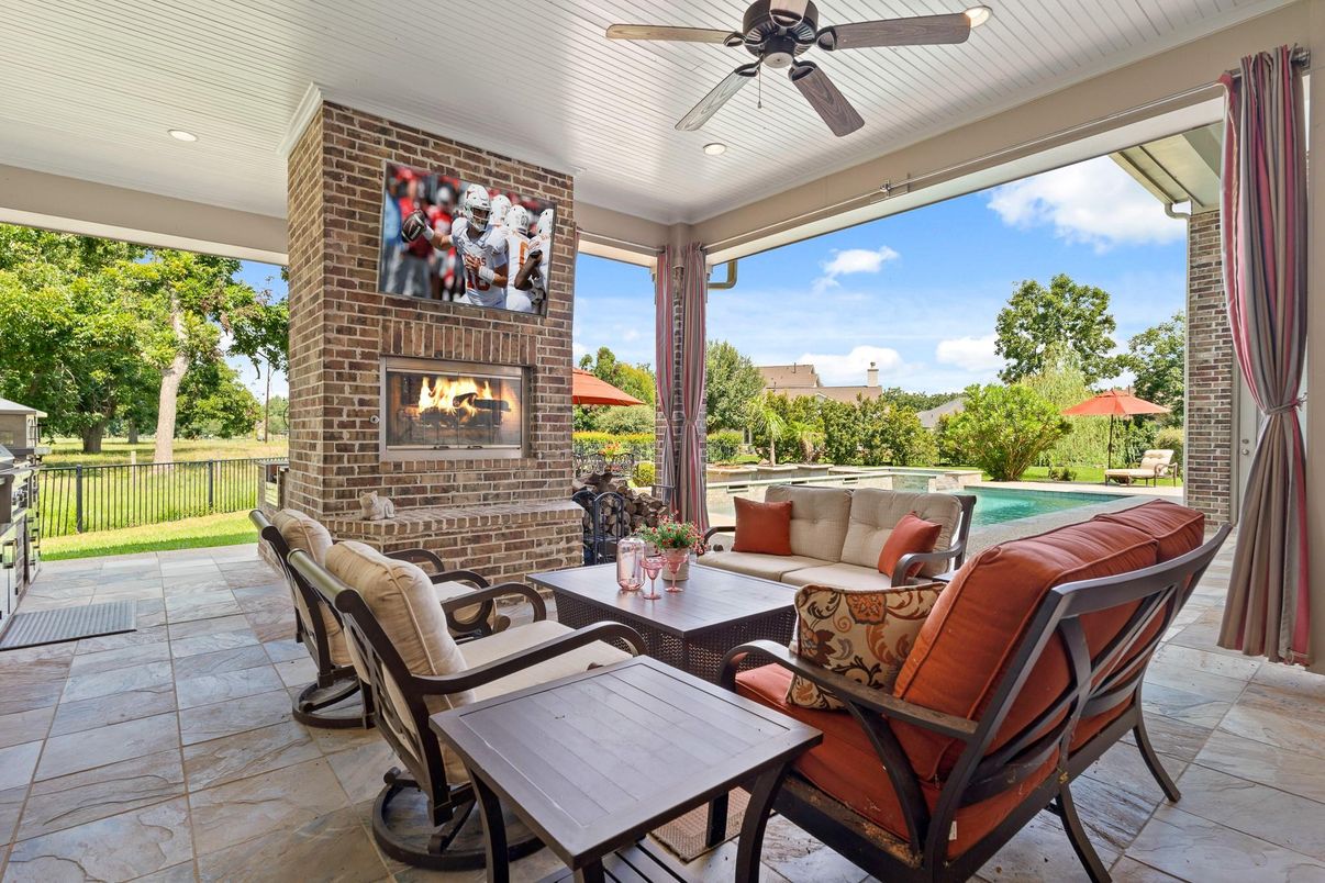 Exterior, Fireplace