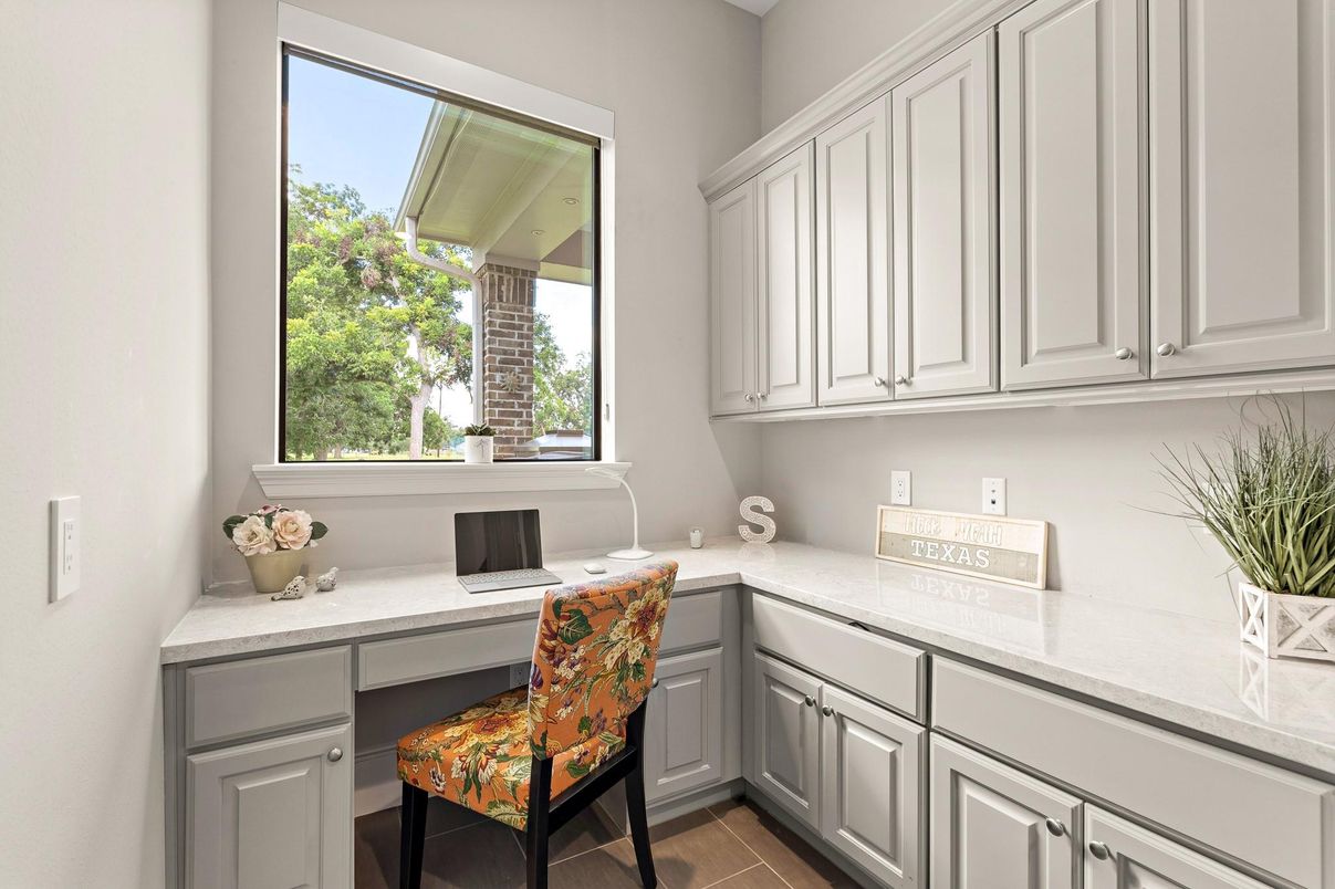 Home Office, Interior