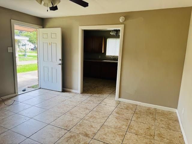 Bathroom, Empty room, Interior