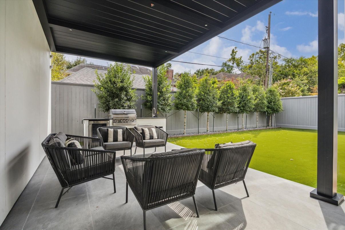 Backyard, Exterior