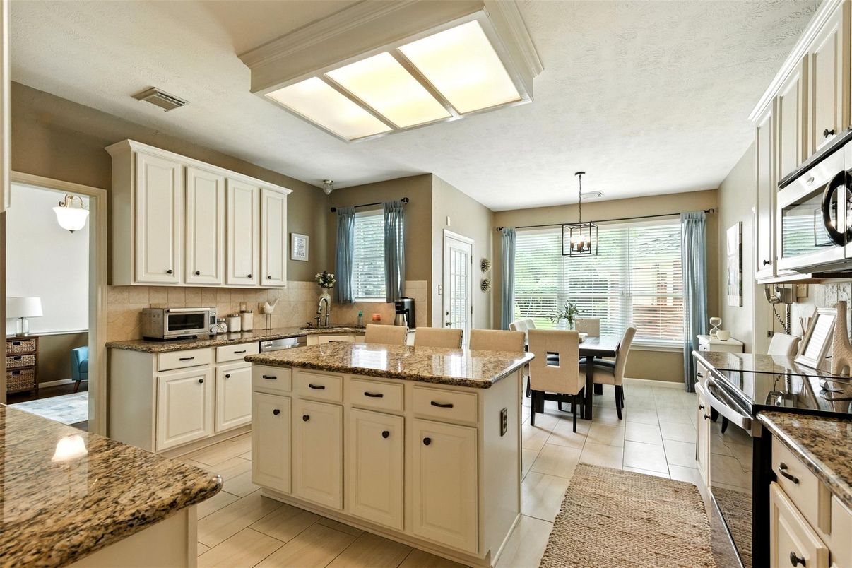 Dining room, Interior, Kitchen, Pendant Lights