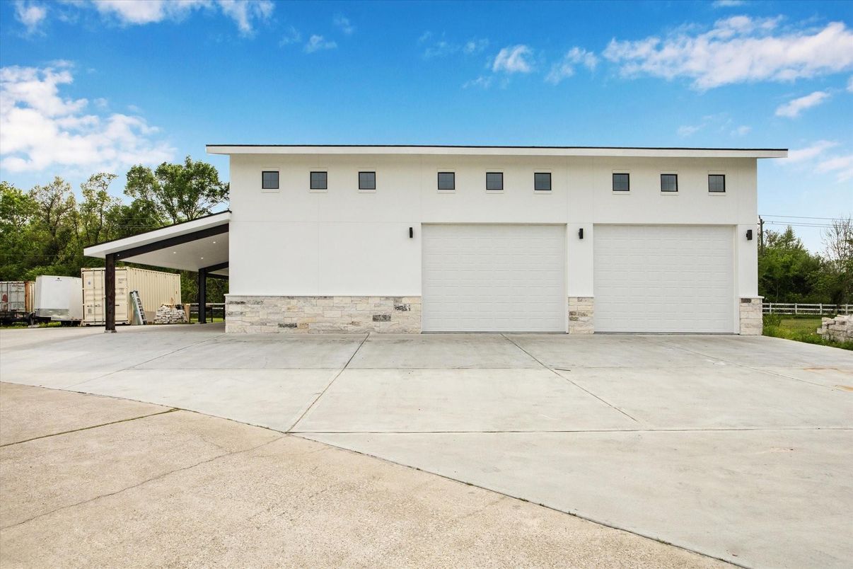 Detached Garage, Exterior