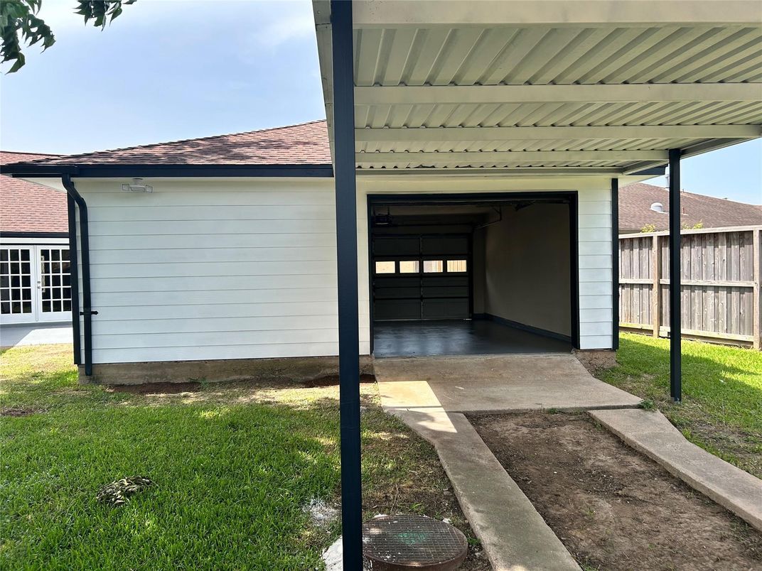 Detached Garage, Exterior