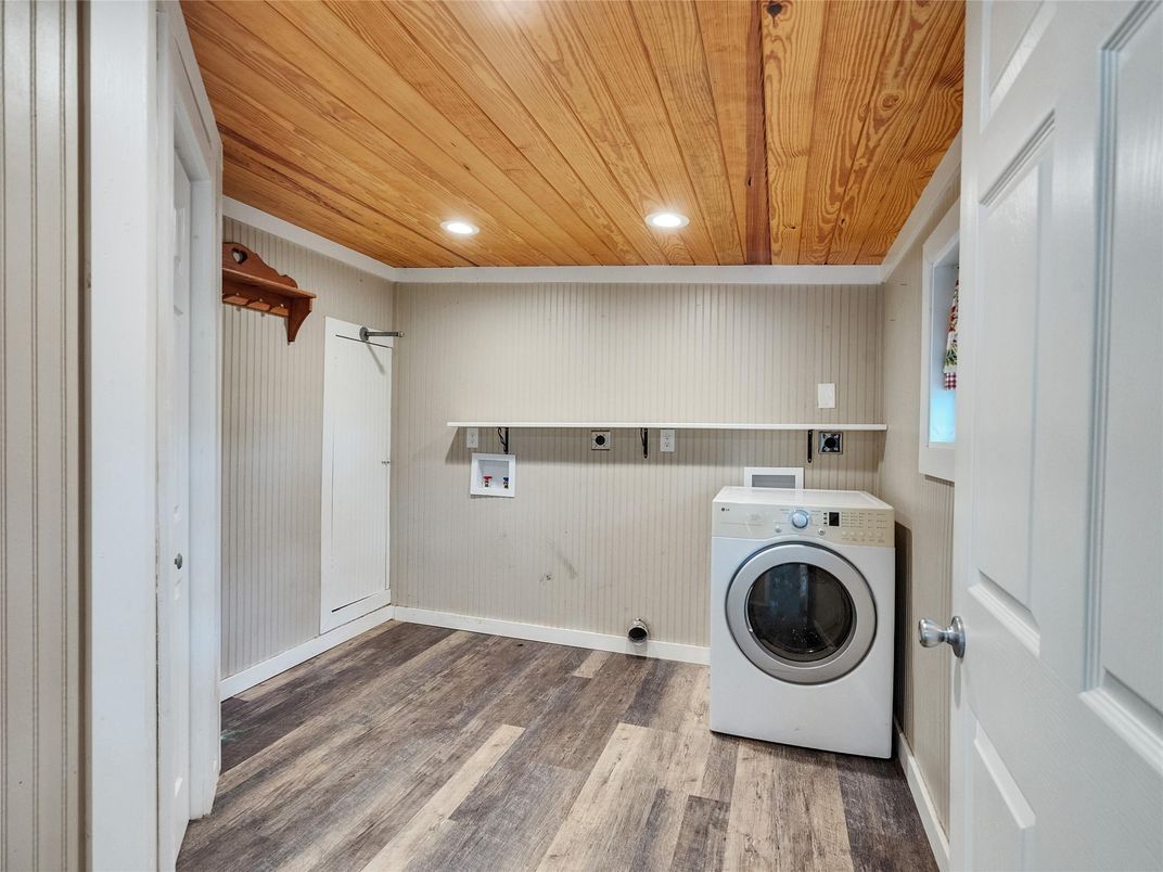 Interior, Recessed Lighting, Washer, Wooden Ceilings, Wood Texture Flooring
