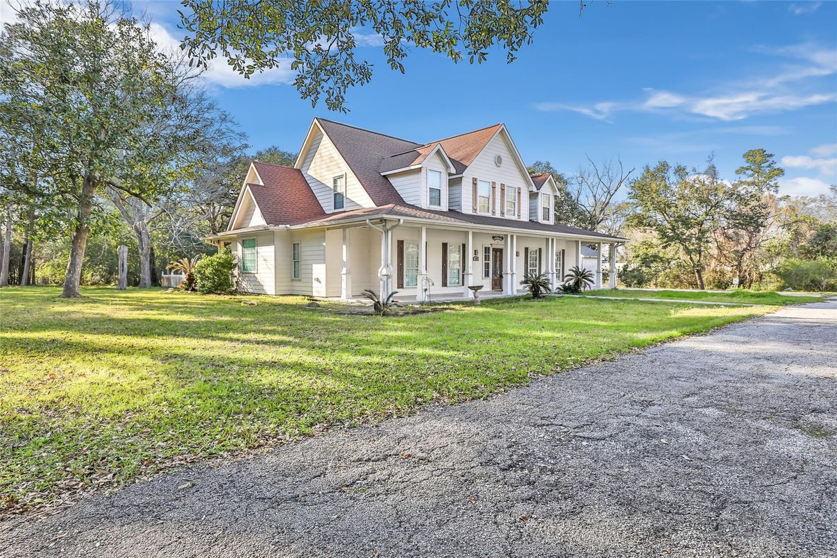 Backyard, Exterior, Facade, Farmhouse