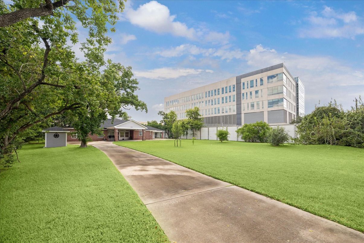 Backyard, Exterior, Facade, Condo Building