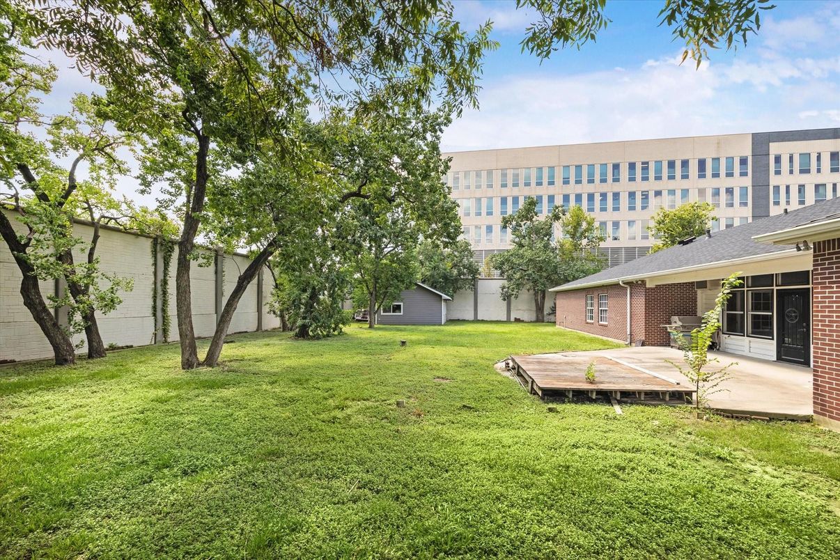 Backyard, Exterior