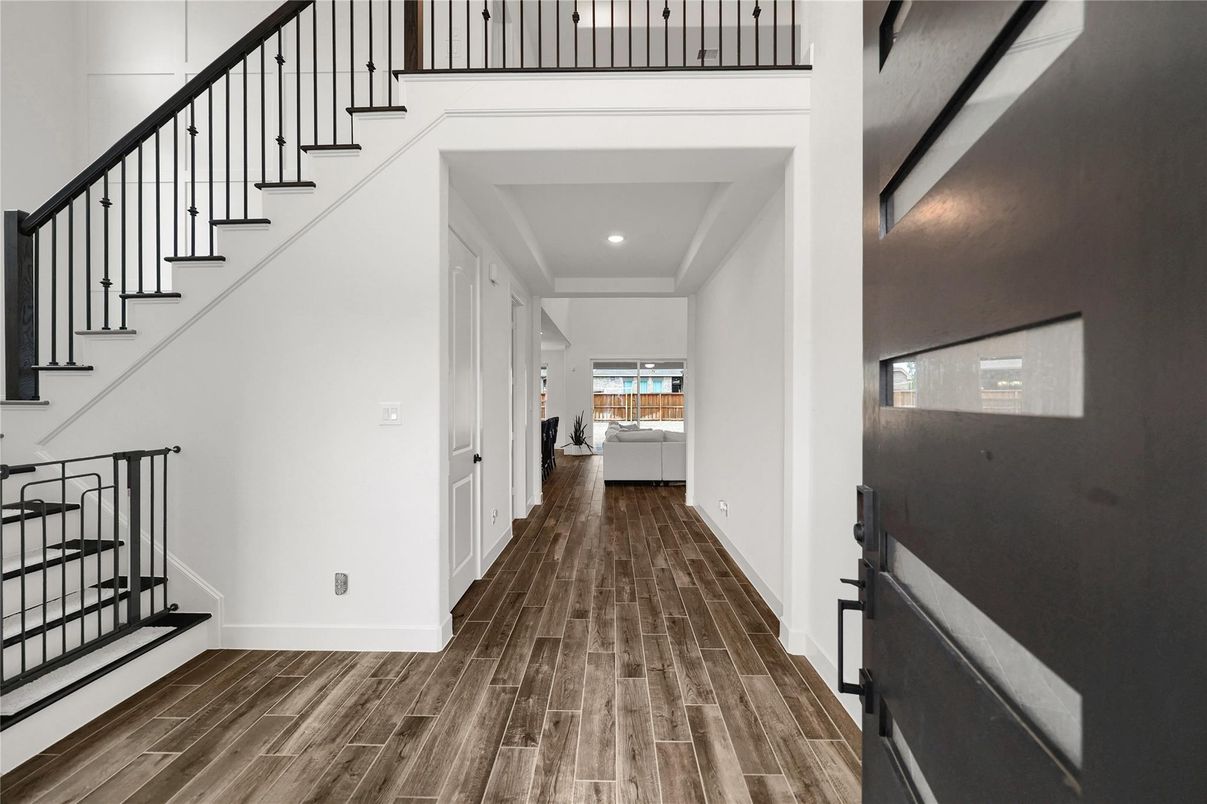 Interior, Recessed Lighting, Wood Texture Flooring