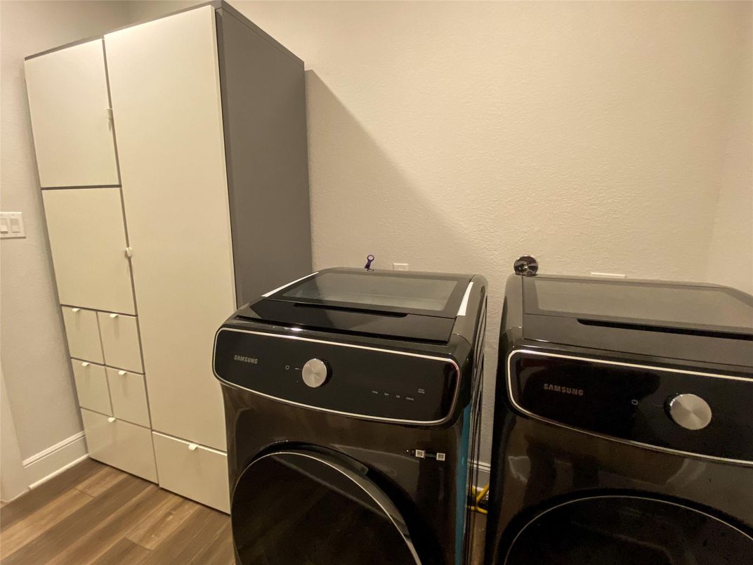 Interior, Utility Closets, Washer, Wood Texture Flooring
