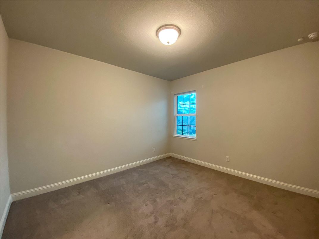 Empty room, Interior
