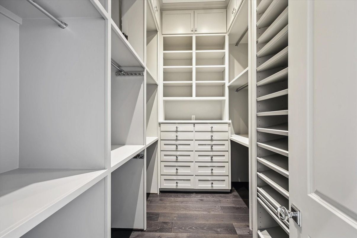 Interior, Walk-in Closets, Wood Texture Flooring