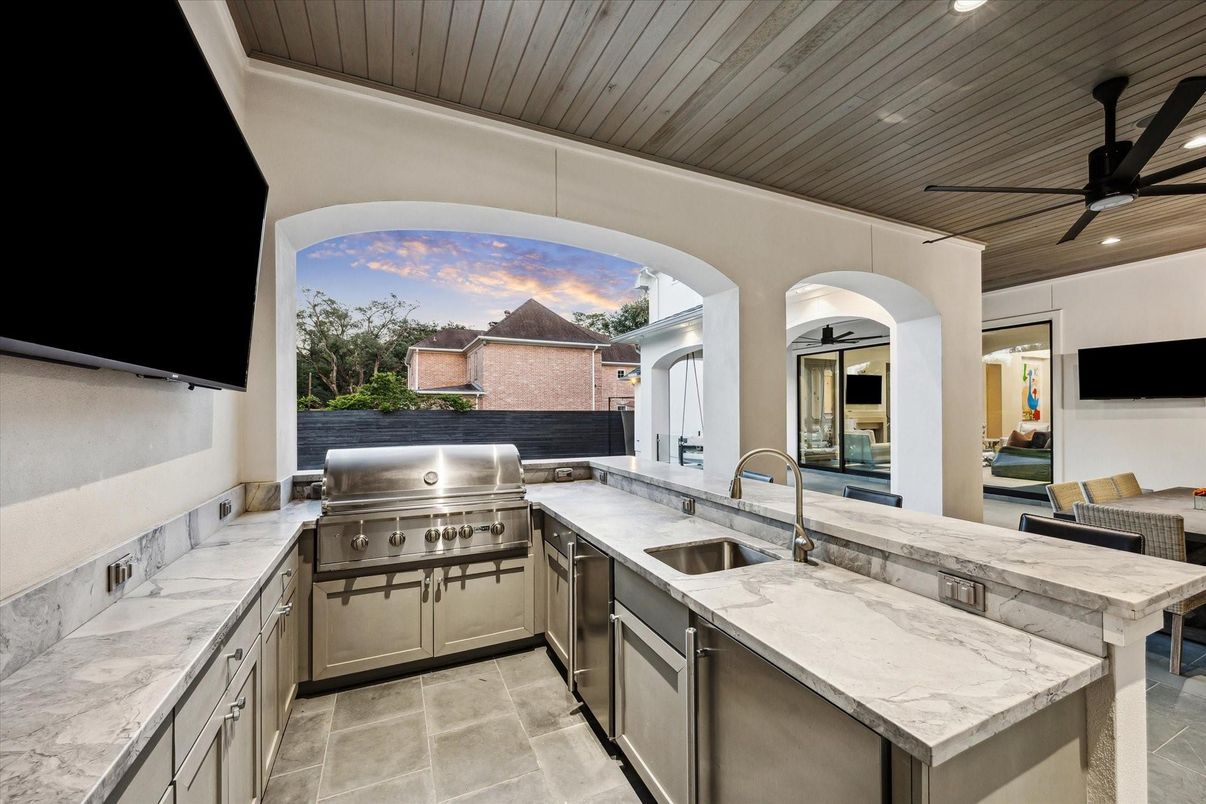 Exterior, Outdoor Kitchen, Stainless Steel Appliances