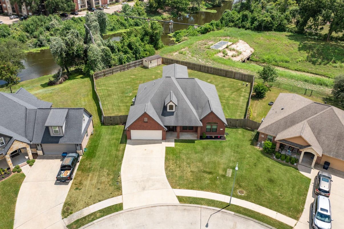 Exterior, Drone