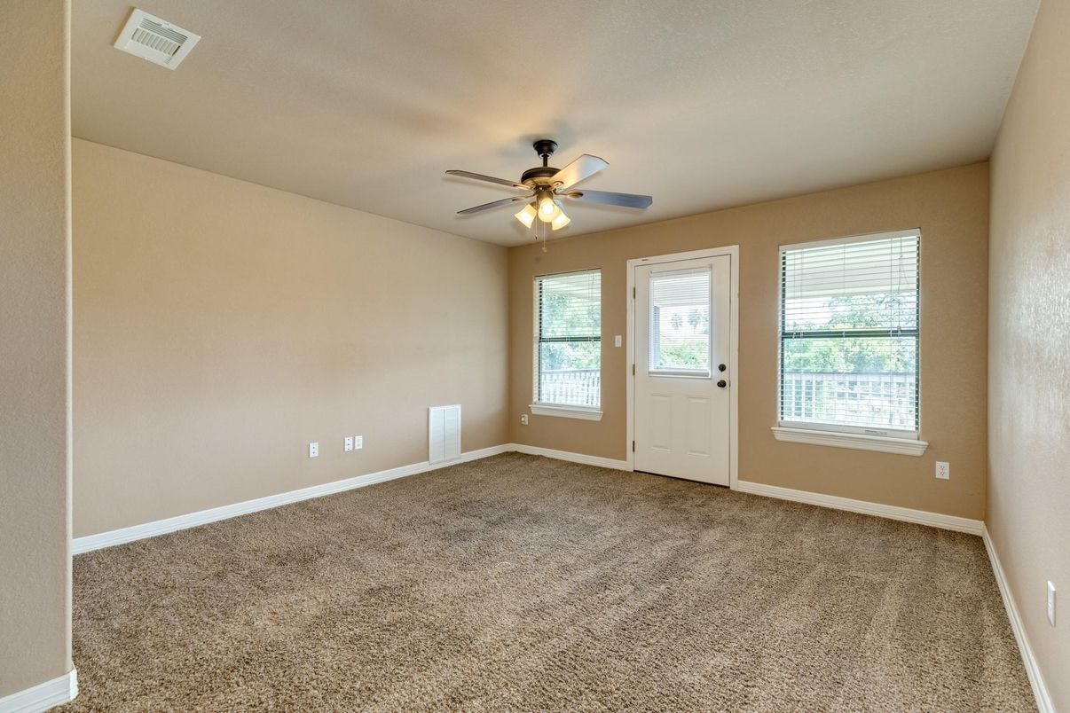 Empty room, Interior
