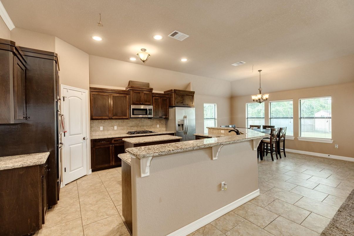 Chandelier, Dining room, Interior, Kitchen, Recessed Lighting, Stainless Steel Appliances