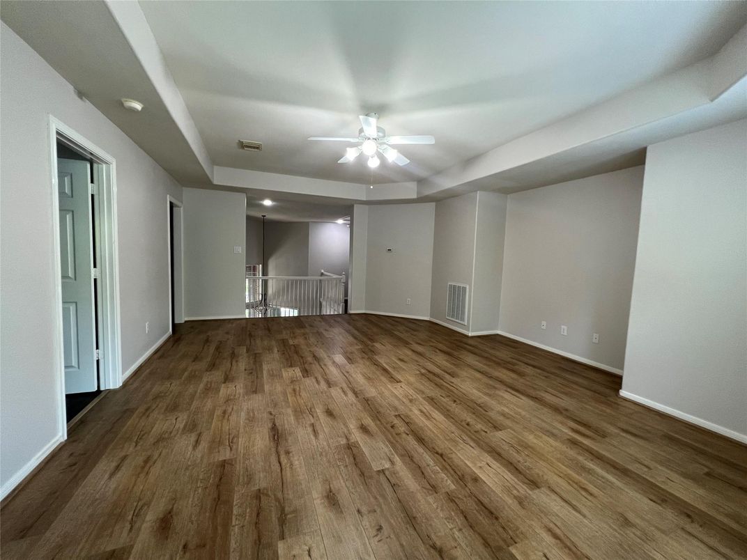 Empty room, Interior, Recessed Lighting, Wood Texture Flooring