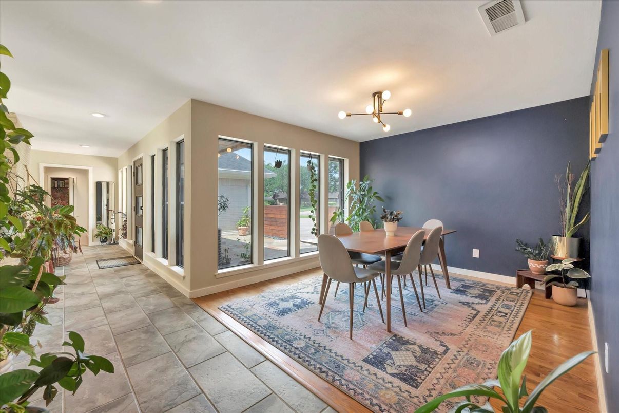 Dining room, Interior, Recessed Lighting
