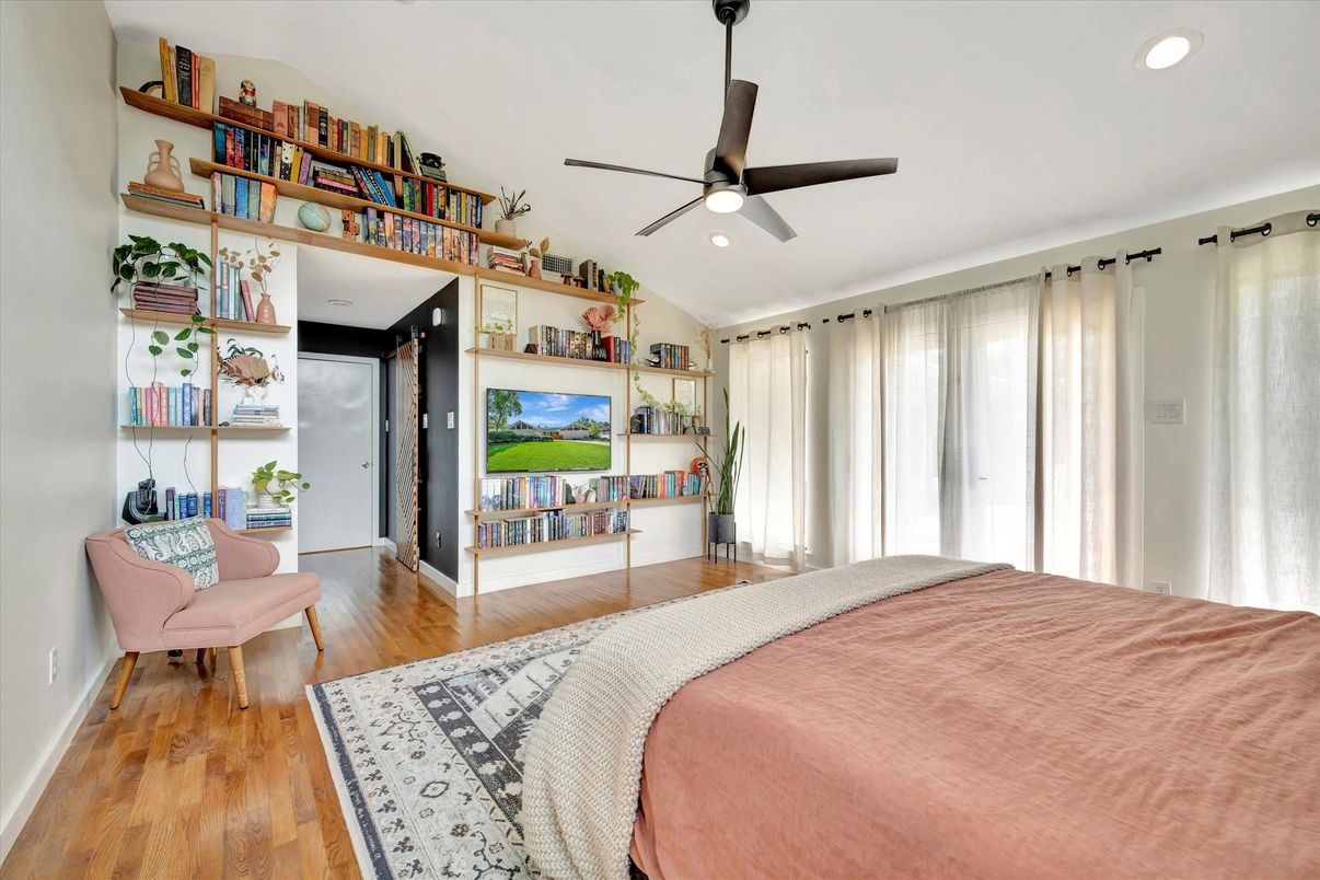 Bedroom, Interior, Recessed Lighting, Wood Texture Flooring