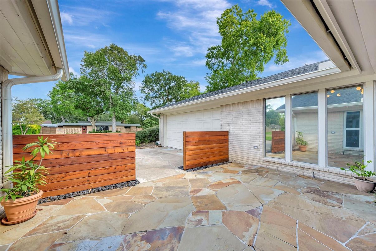 Detached Garage, Exterior