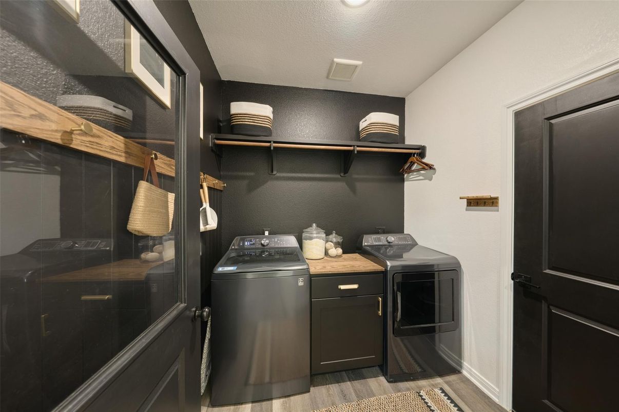 Interior, Recessed Lighting, Washer, Wood Texture Flooring