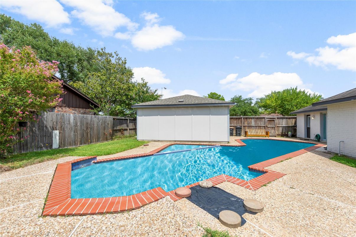 Exterior, Pool