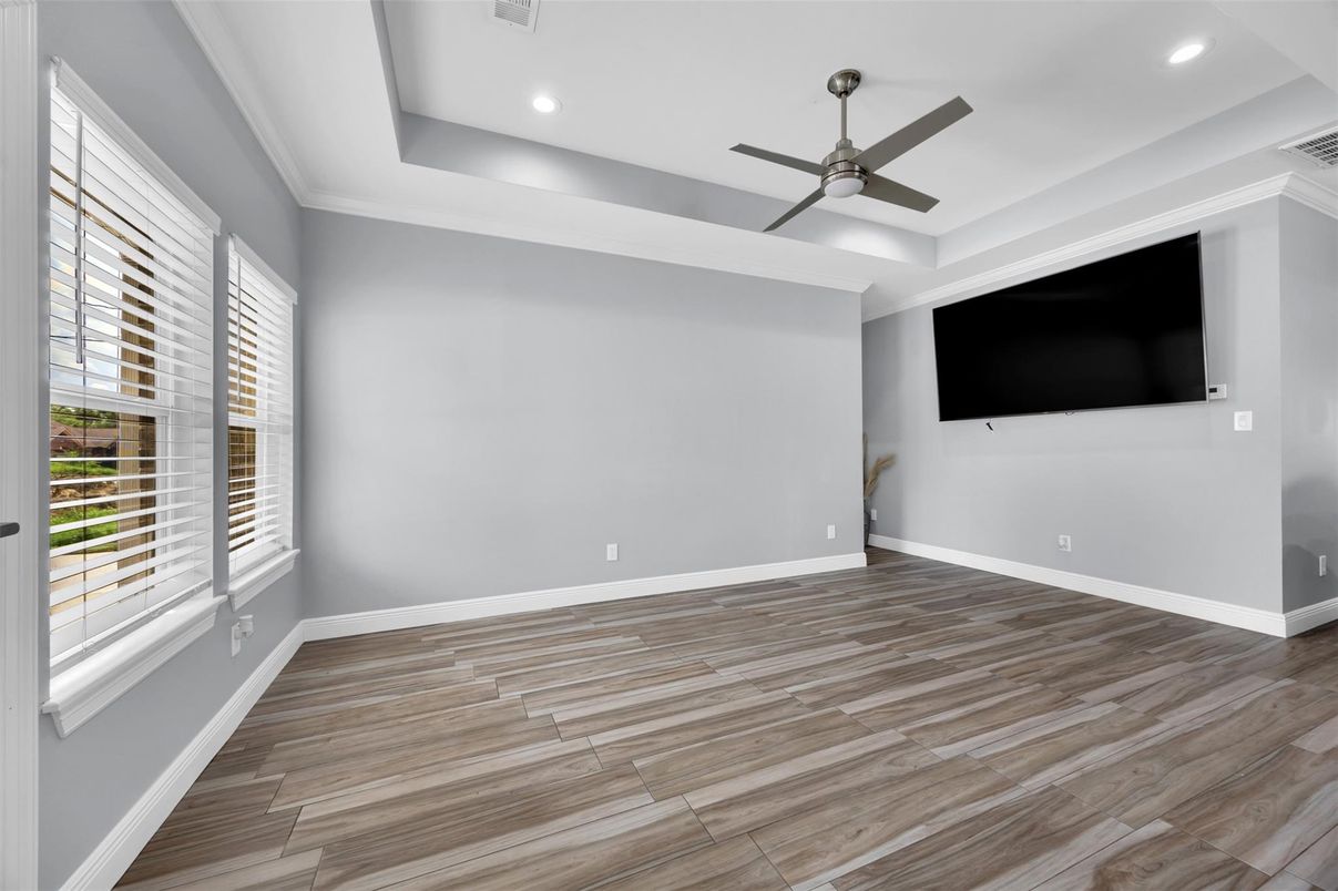 Empty room, Interior, Recessed Lighting, Wood Texture Flooring