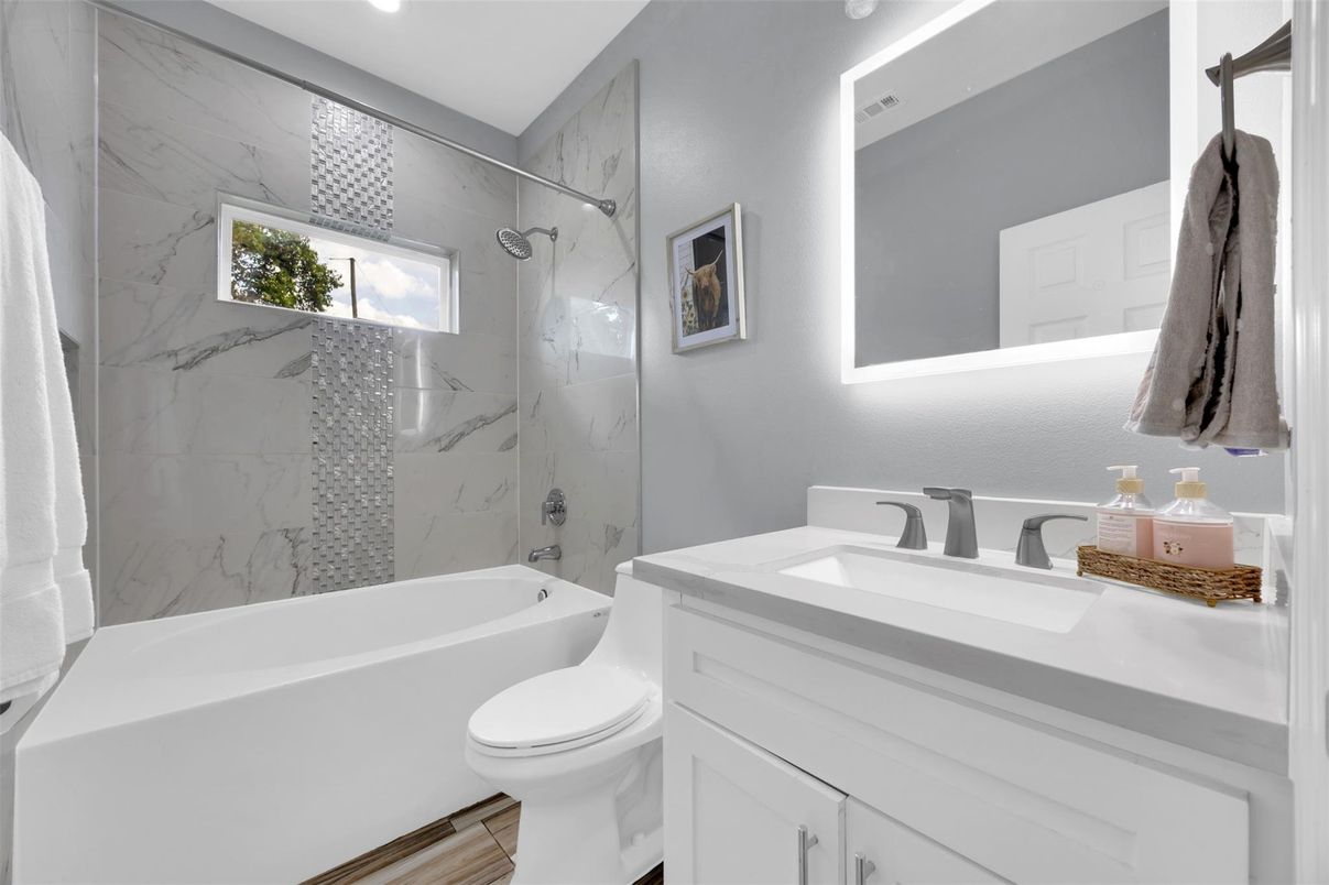 Bathroom, Interior, Marble Walls, Recessed Lighting