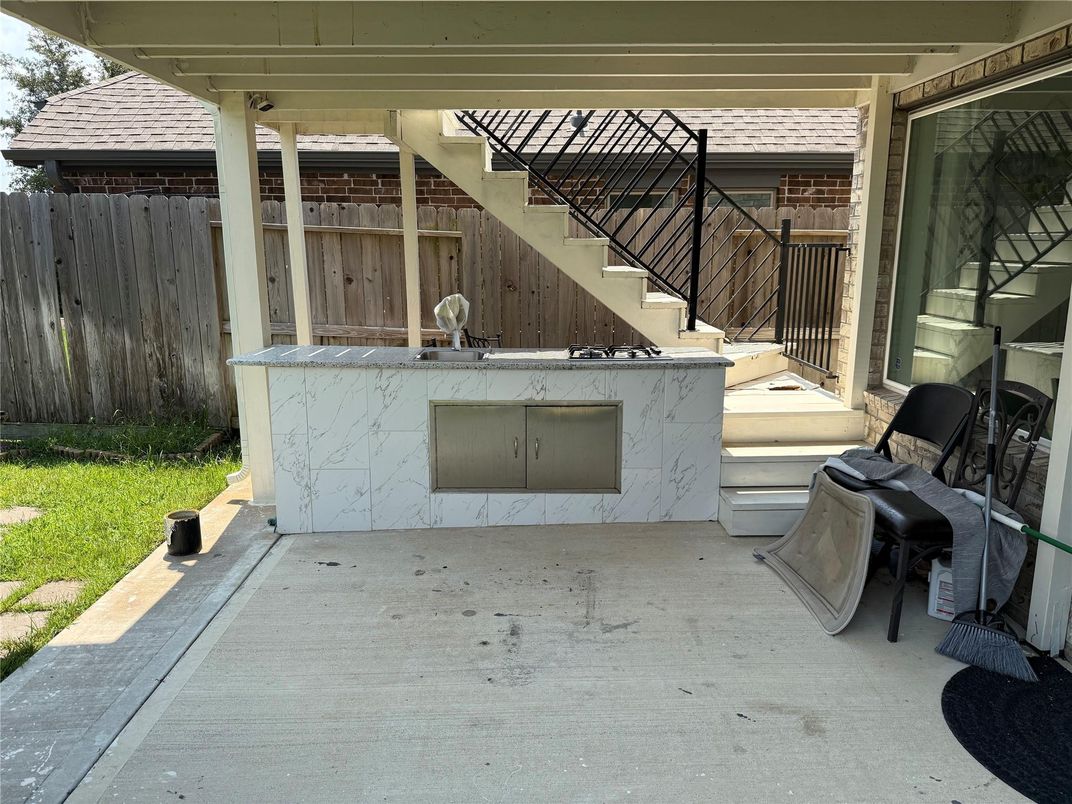 Exterior, Outdoor Kitchen