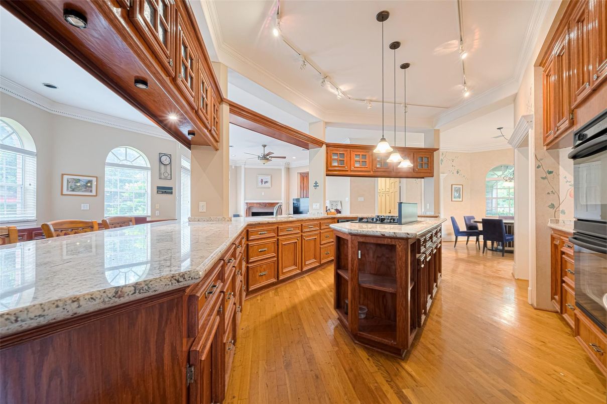 Dining room, Interior, Kitchen, Pendant Lights, Recessed Lighting, Wood Texture Flooring