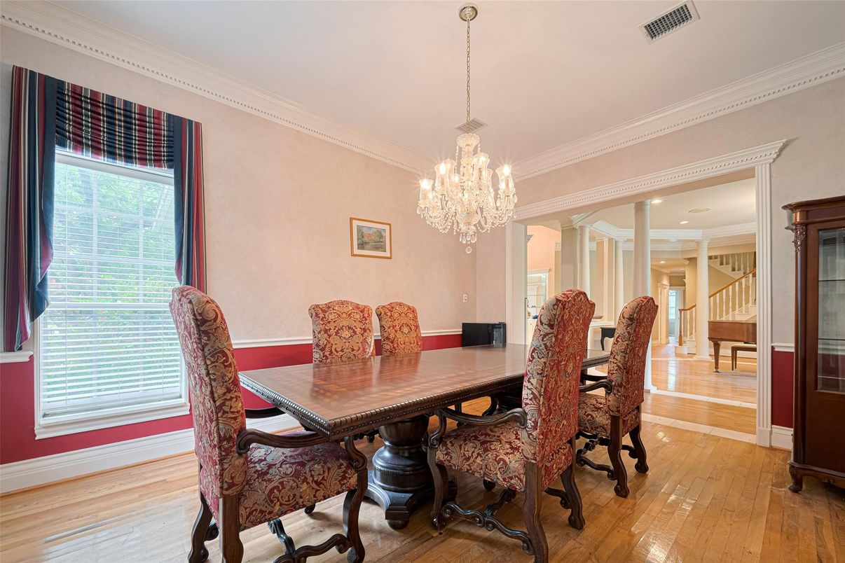 Chandelier, Dining room, Interior, Recessed Lighting, Wood Texture Flooring