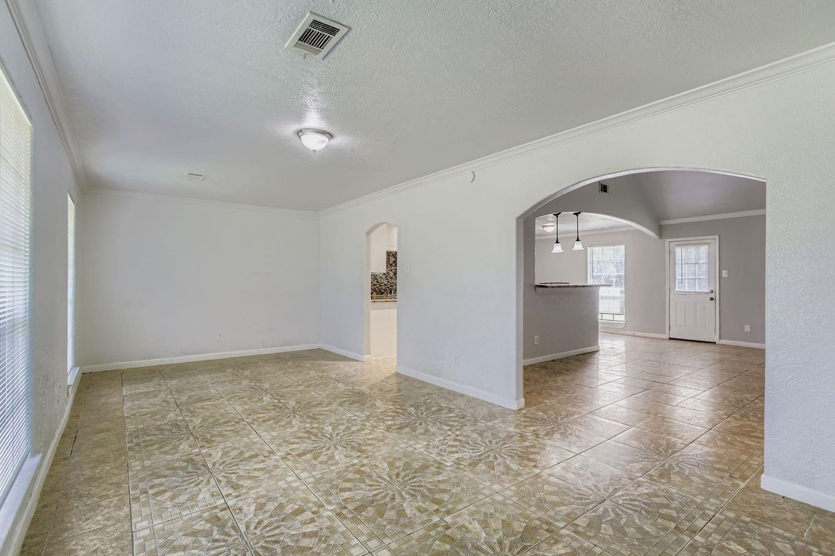 Empty room, Interior