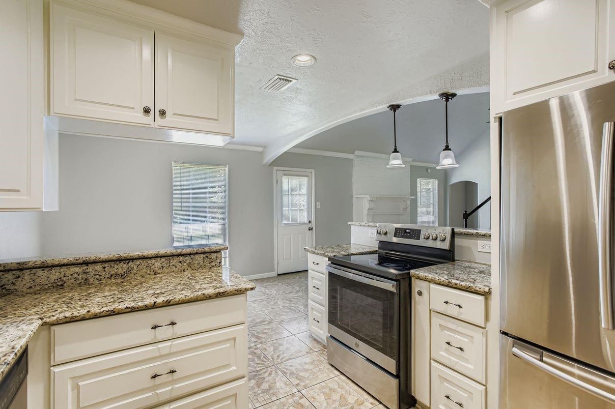 Interior, Kitchen, Pendant Lights, Recessed Lighting, Stainless Steel Appliances