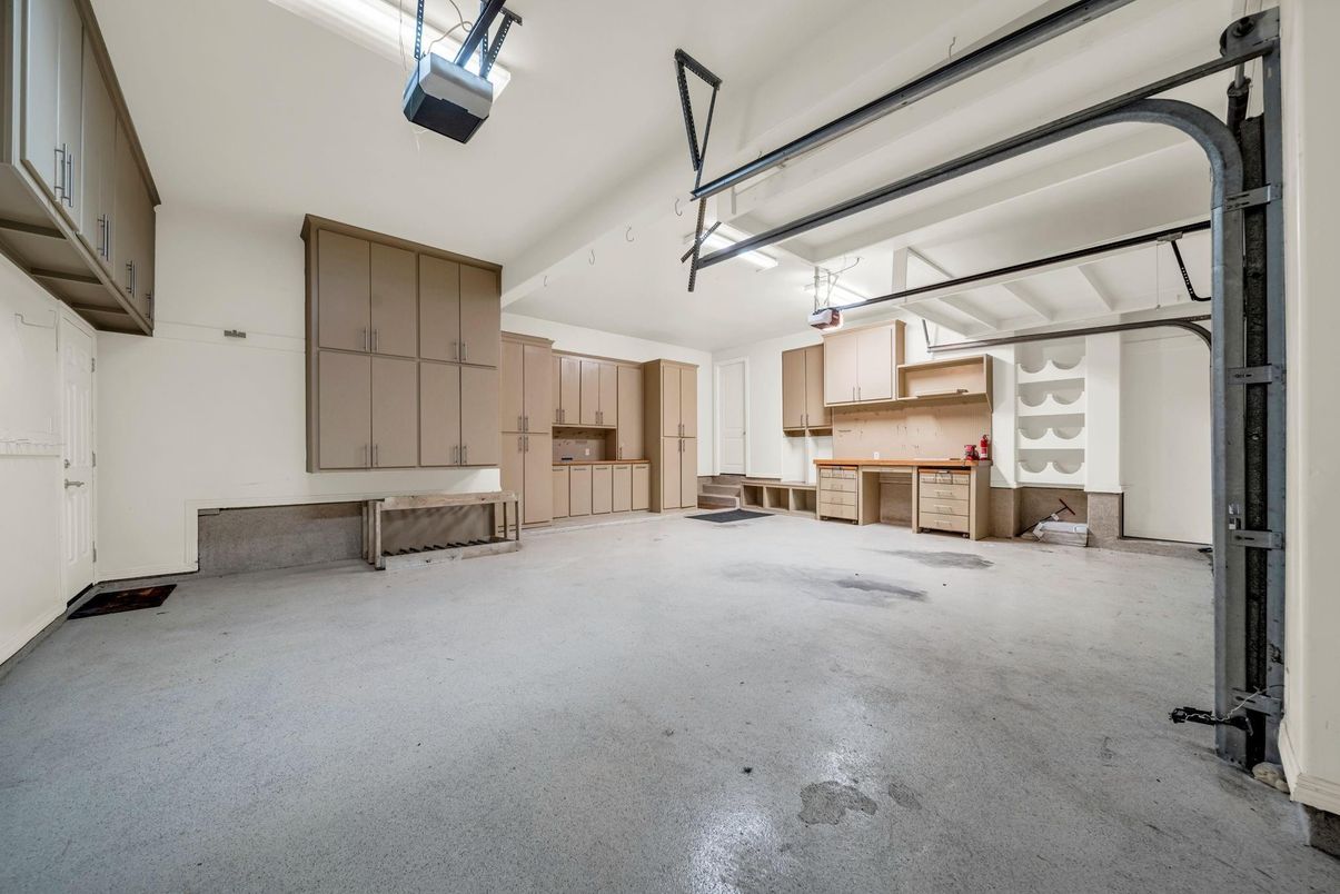 Garage, Interior
