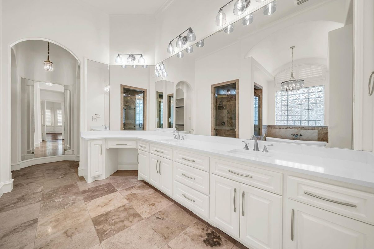 Bathroom, Dual Sink Vanities, Interior, Pendant Lights